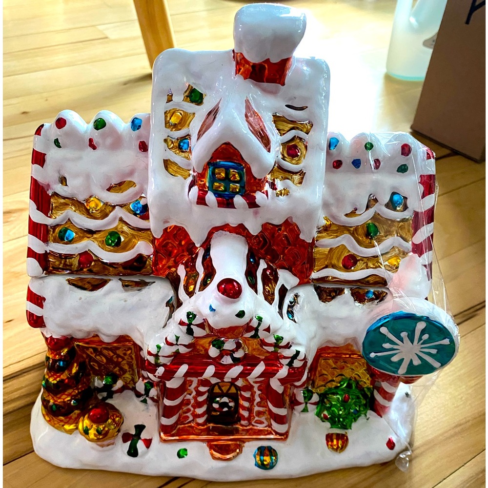 David’s cookie jar house metallic